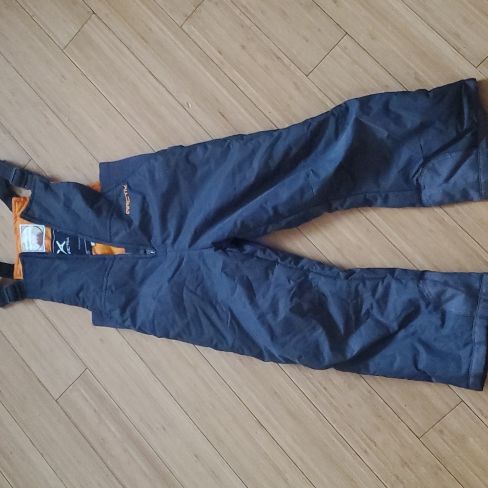 Perfect for snow size 5T unisex